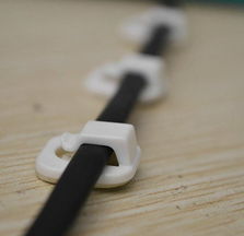 日本KM小號(hào)奶白粘貼式電話線固線夾 9枚入雙排電線固定器，高效理線新選擇